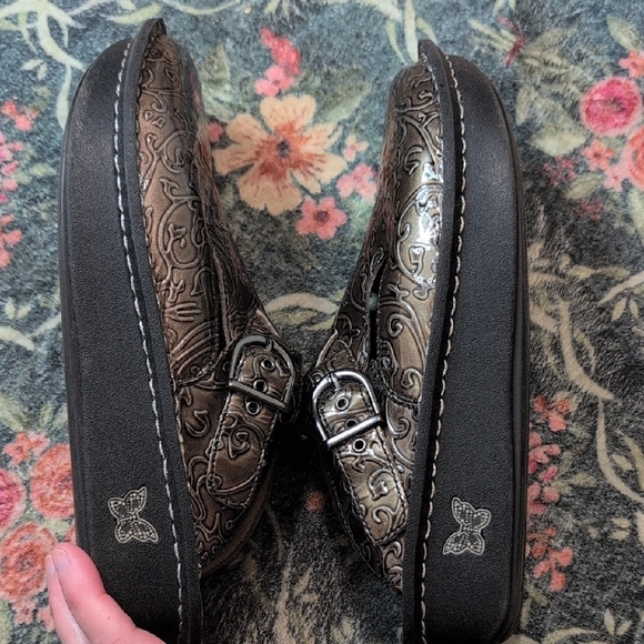 Alegria Classic Mary Jane Patterned Embossed Clogs Slip On Leather 9 - Picture 5 of 8